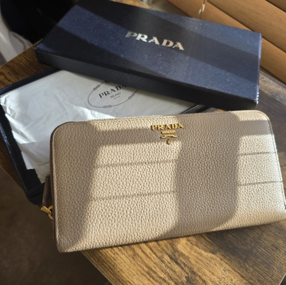 Prada Beige Leather Wallet With Box - Picture 1 of 11